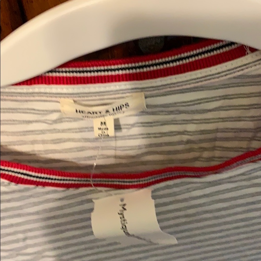 New with tag’s hearts and hips short sleeve polo - Picture 2 of 4